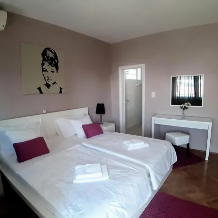 Apartment Stone House Buzolic *